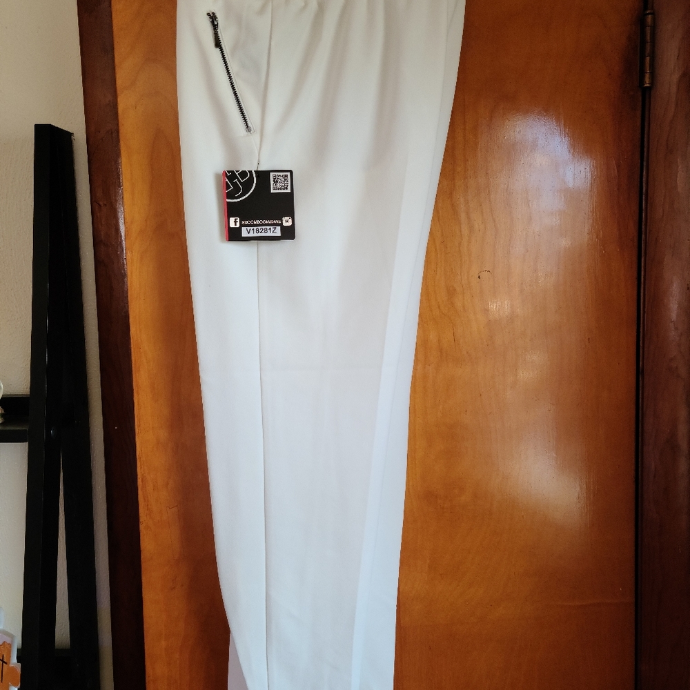 Clothing - Picture 3 of 4